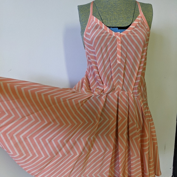 Silk peach & cream chevron french connection dress - Picture 3 of 7